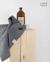 Vaflový ručník "HONEYCOMB WAFFLE" - barva DARK GREY