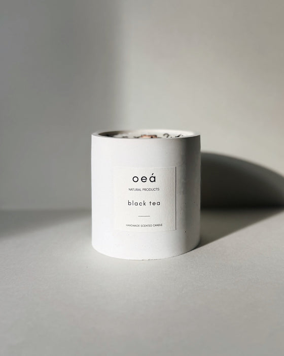 Svíčka "BLACK TEA" s vůní kardamomu a vanilky (240g)